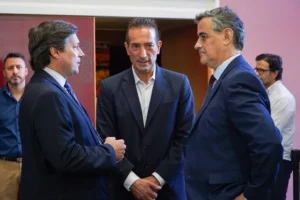 Firman un convenio para mejorar el sistema administrativo de defensa de consumidores