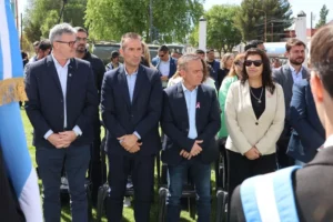 Neuquén asistió a la conmemoración por el descubrimiento del petróleo